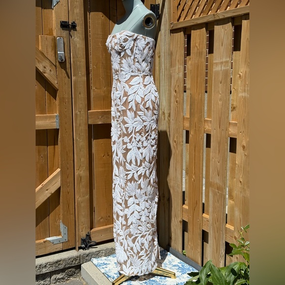 🆕 BRONX & BANCO 🧿 NWOT Dahlia Gown, White Sequin Floral Gown - Sz M US 6 - Picture 5 of 14
